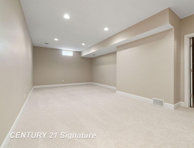 9368 Highland Green Drive, Saginaw, MI 48609