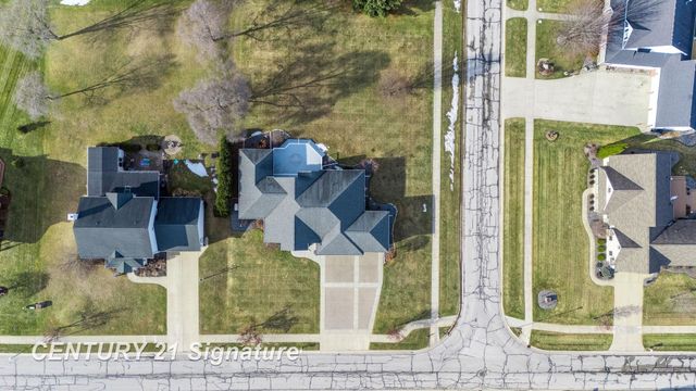 9368 Highland Green Drive, Saginaw, MI 48609