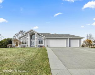 9368 Highland Green Drive, Saginaw, MI 48609
