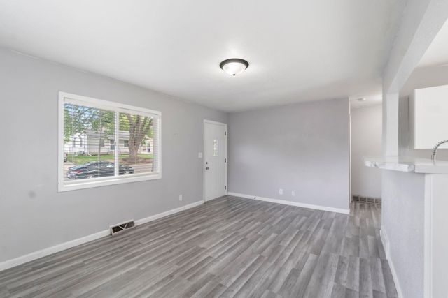 1228 Lyon Avenue, Waterloo, IA 50702