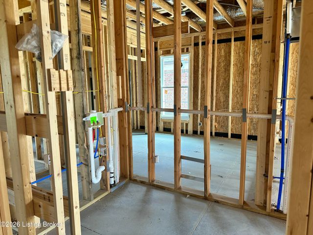 8226 Cedar Crest Ln, Louisville, KY 40291