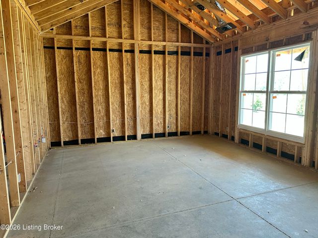 8226 Cedar Crest Ln, Louisville, KY 40291