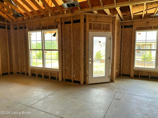 8226 Cedar Crest Ln, Louisville, KY 40291