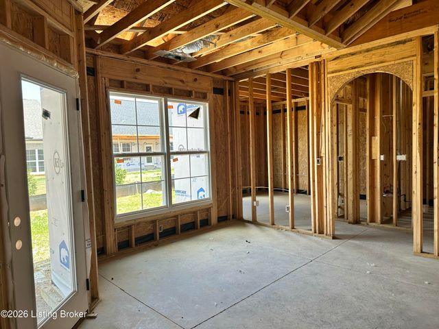 8226 Cedar Crest Ln, Louisville, KY 40291