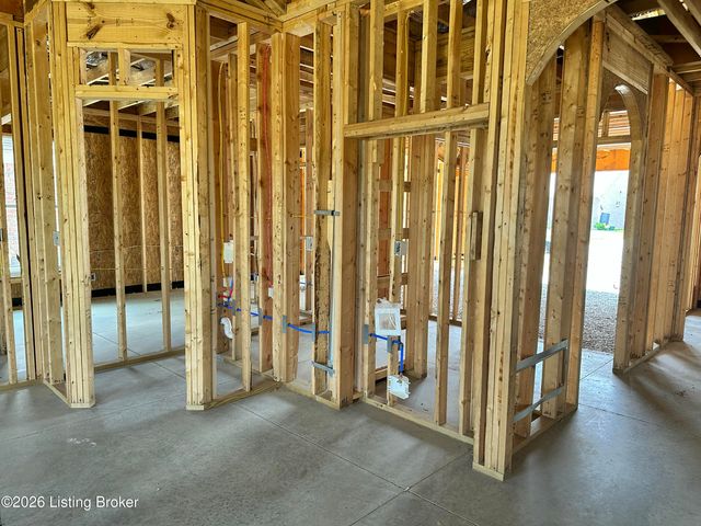 8226 Cedar Crest Ln, Louisville, KY 40291