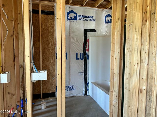 8226 Cedar Crest Ln, Louisville, KY 40291