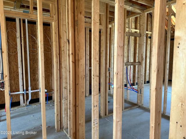 8226 Cedar Crest Ln, Louisville, KY 40291