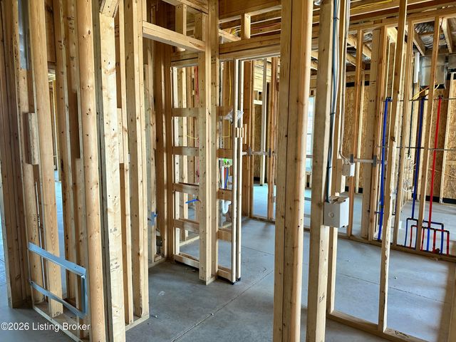 8226 Cedar Crest Ln, Louisville, KY 40291