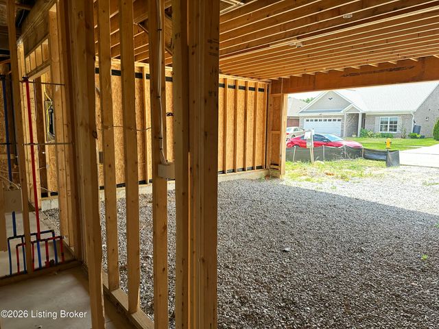 8226 Cedar Crest Ln, Louisville, KY 40291