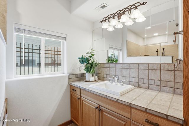 706 N Dundee DR, Post Falls, ID 83854