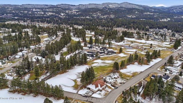 706 N Dundee DR, Post Falls, ID 83854