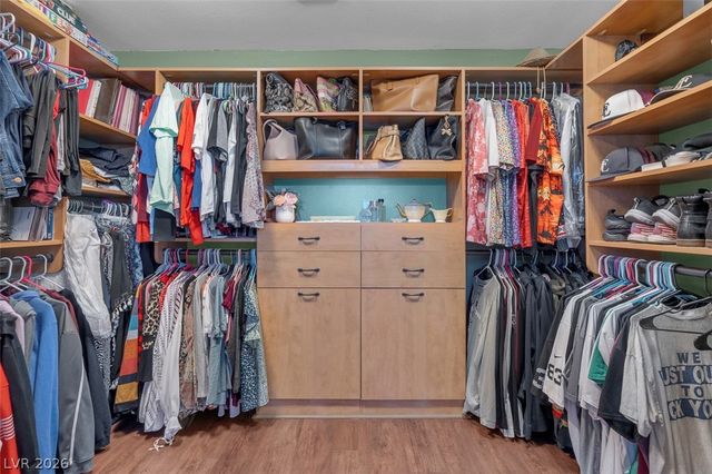 6258 Golden Rain Street, North Las Vegas, NV 89031