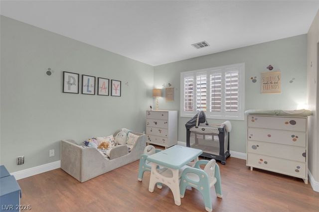 6258 Golden Rain Street, North Las Vegas, NV 89031