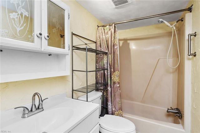 137 Robert Walker RD, Moyock, NC 27958