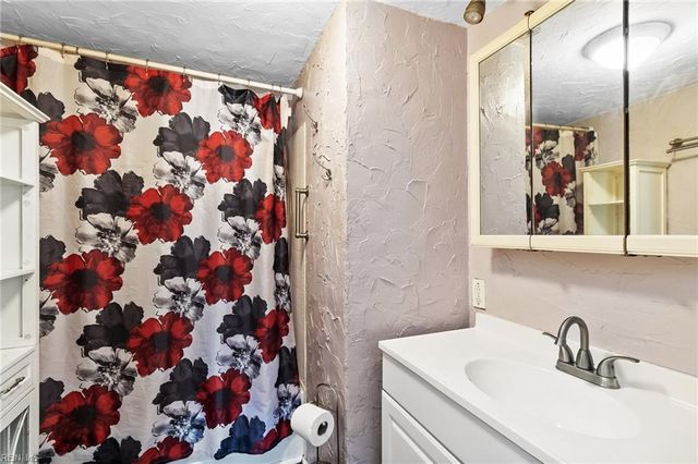 137 Robert Walker RD, Moyock, NC 27958