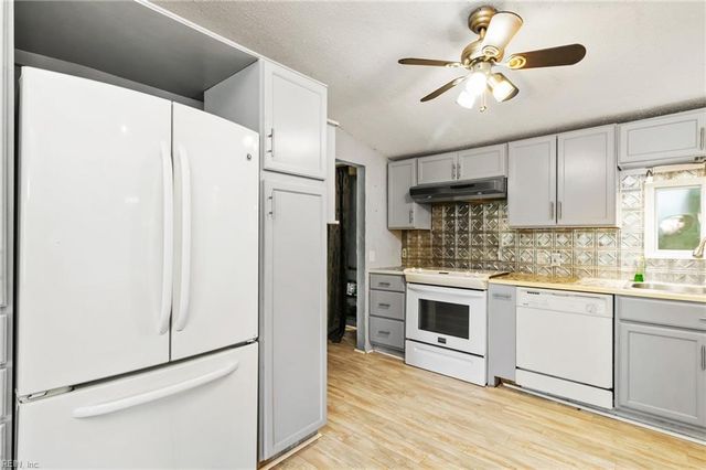 137 Robert Walker RD, Moyock, NC 27958