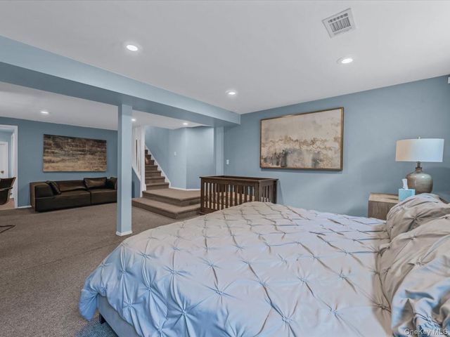 69 Roger Drive, Port Washington, NY 11050