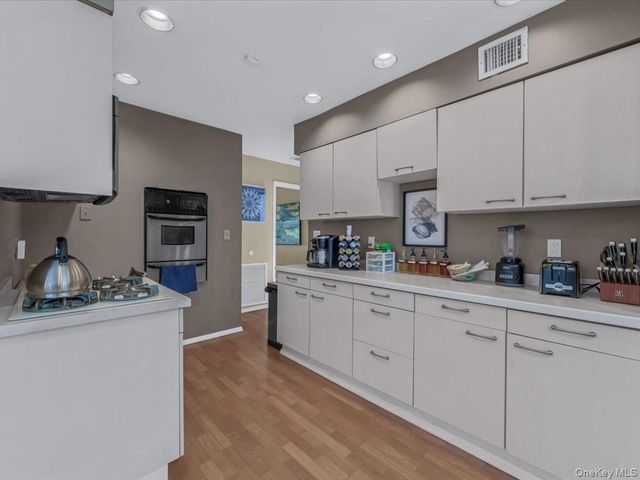 69 Roger Drive, Port Washington, NY 11050