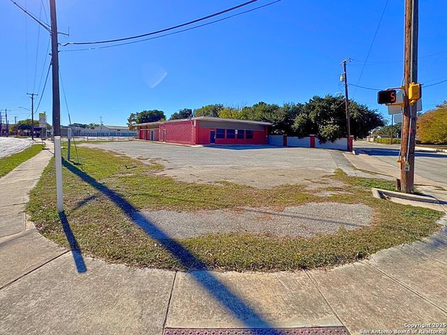 2507 S General McMullen Dr, San Antonio, TX 78226