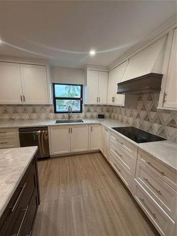 16022 Kilmarnock Drive 16022, Miami Lakes, FL 33014