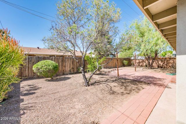 8407 E Crestwood Way, Scottsdale, AZ 85250