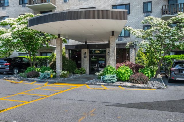 666 Pelham Road 7B, New Rochelle, NY 10805