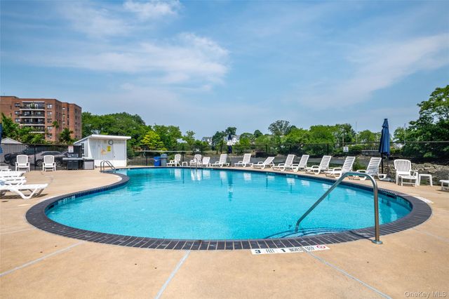 666 Pelham Road 7B, New Rochelle, NY 10805