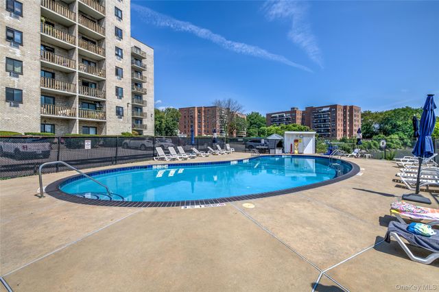 666 Pelham Road 7B, New Rochelle, NY 10805