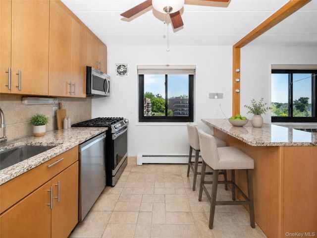 666 Pelham Road 7B, New Rochelle, NY 10805
