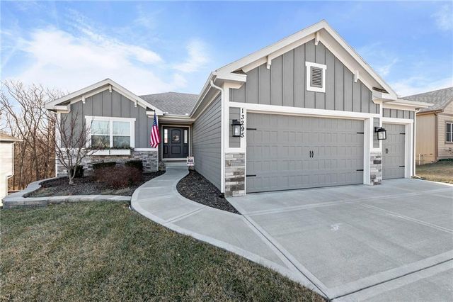 13295 N Silver Ridge Drive, Platte City, MO 64079