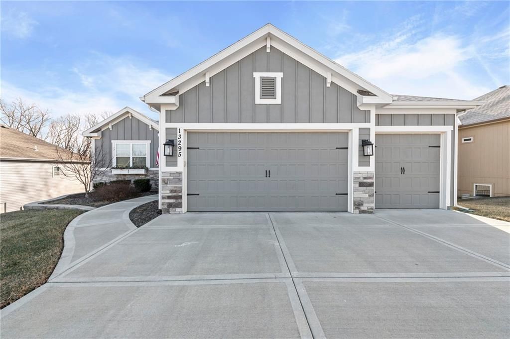 13295 N Silver Ridge Drive, Platte City, MO 64079