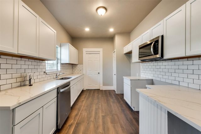 2721 Travis Avenue, Fort Worth, TX 76110