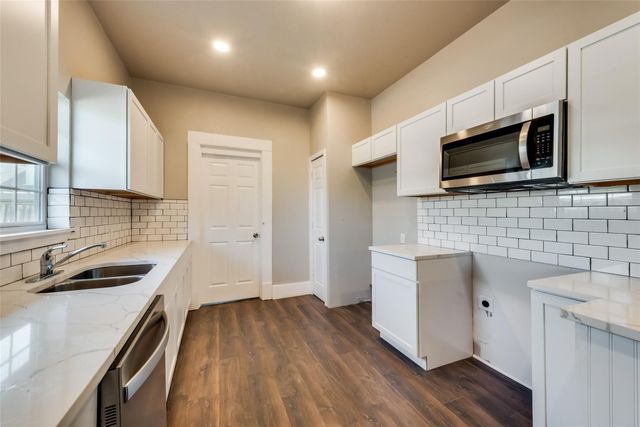 2721 Travis Avenue, Fort Worth, TX 76110