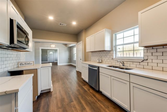 2721 Travis Avenue, Fort Worth, TX 76110