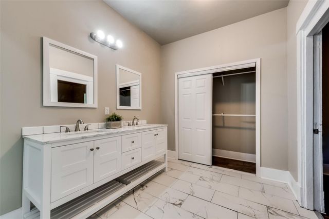 2721 Travis Avenue, Fort Worth, TX 76110