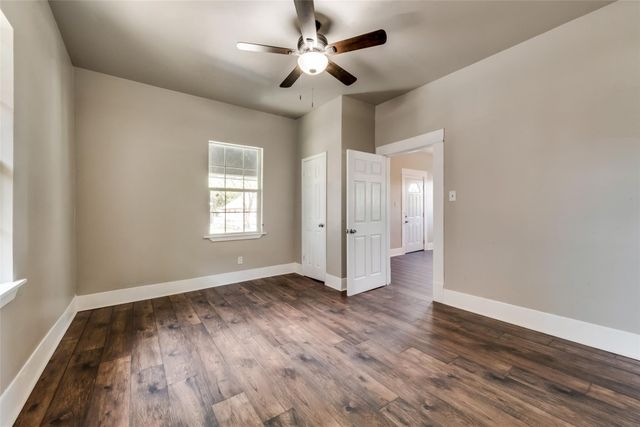 2721 Travis Avenue, Fort Worth, TX 76110