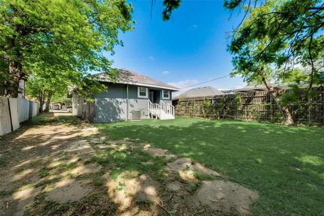2721 Travis Avenue, Fort Worth, TX 76110