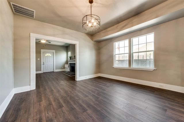 2721 Travis Avenue, Fort Worth, TX 76110