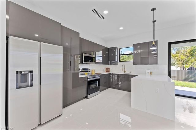 855 Calumet ST E, Lehigh Acres, FL 33974