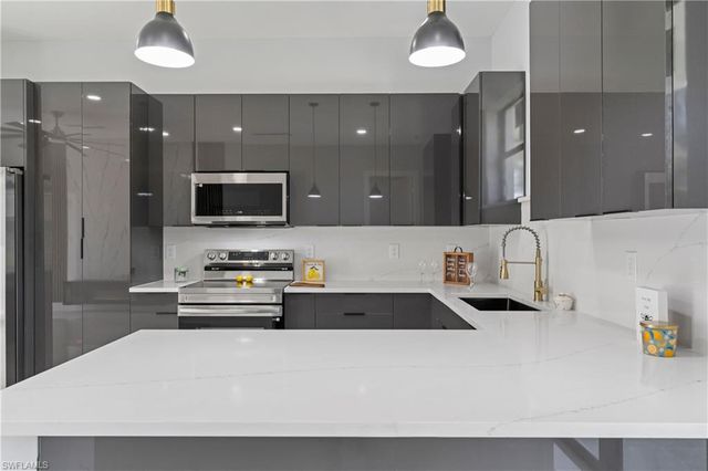 855 Calumet ST E, Lehigh Acres, FL 33974