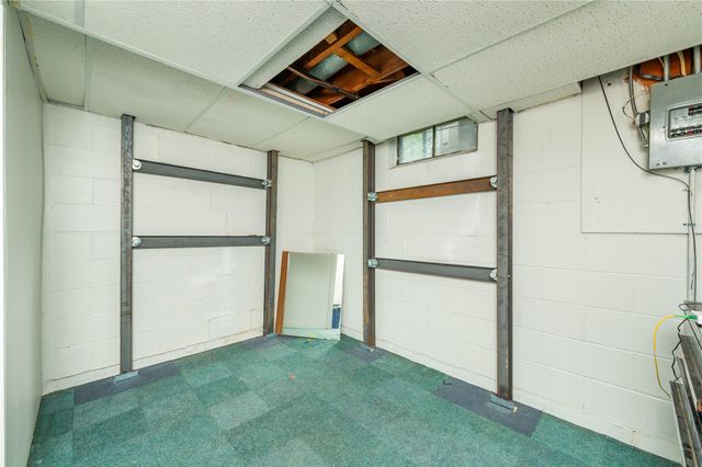 2829 E 36th Court, Des Moines, IA 50317