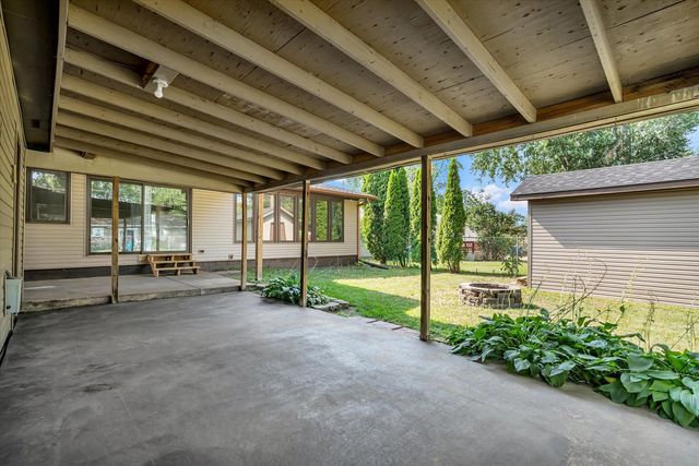 119 E 5th Street, Coal Valley, IL 61240