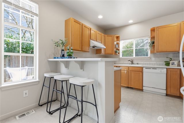 15743 NE 95th Way, Redmond, WA 98052