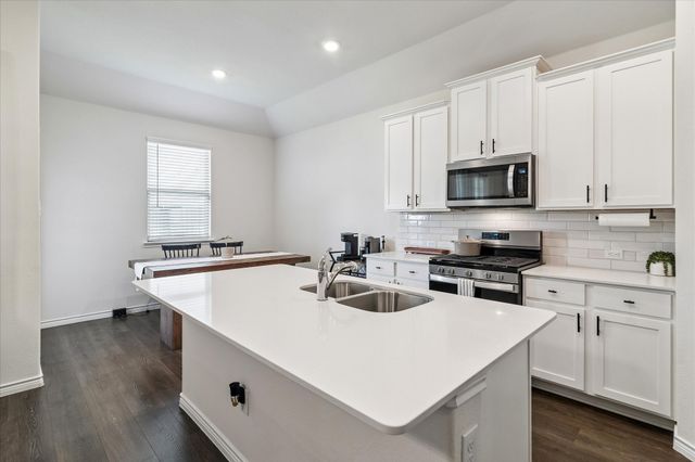 10330 Quail Pointe Road, Aubrey, TX 76227