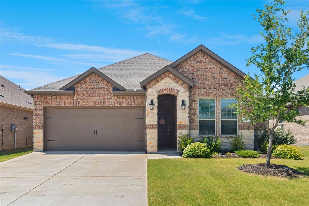 10330 Quail Pointe Road, Aubrey, TX 76227