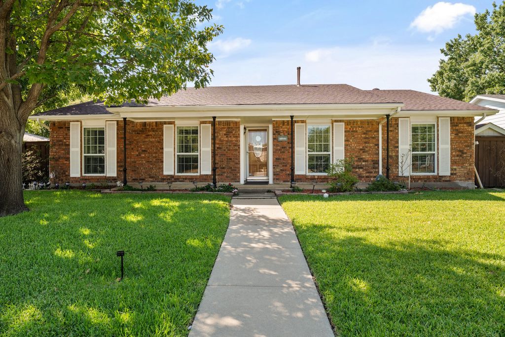 1813 Dodge Trail, Grand Prairie, TX 75052 — exterior
