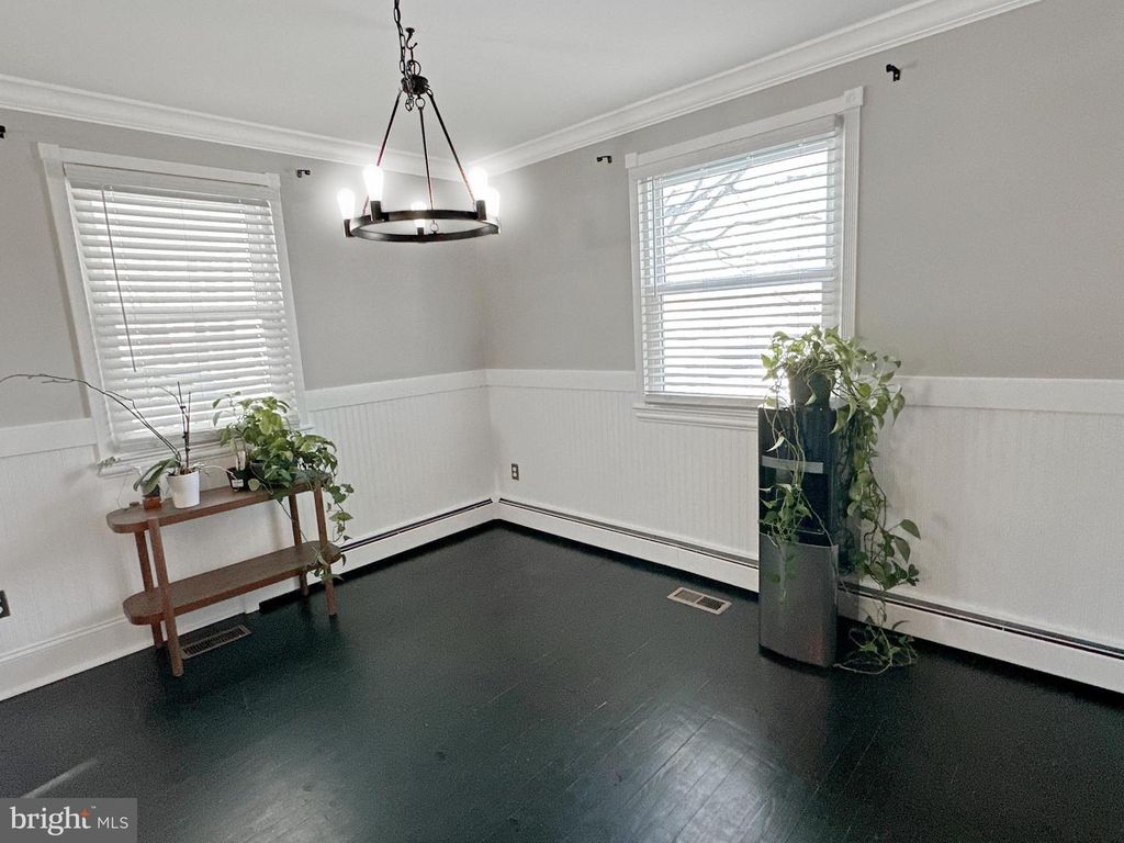 Image 14 of property listing at 10185 GREEN CLOVER DR, Ellicott City, MD 21042