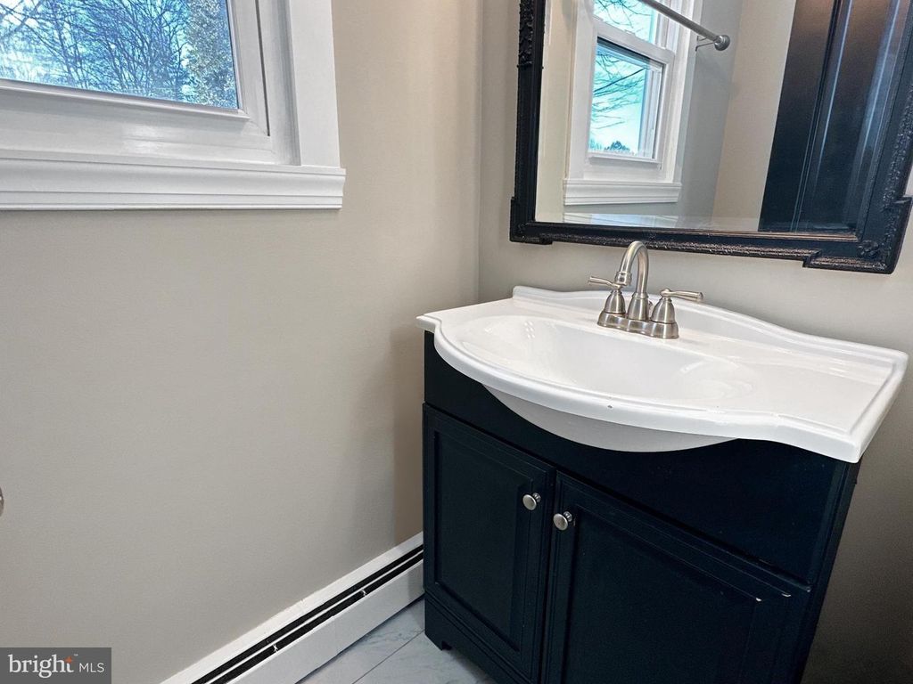 Image 20 of property listing at 10185 GREEN CLOVER DR, Ellicott City, MD 21042