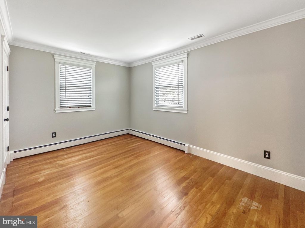 Image 23 of property listing at 10185 GREEN CLOVER DR, Ellicott City, MD 21042