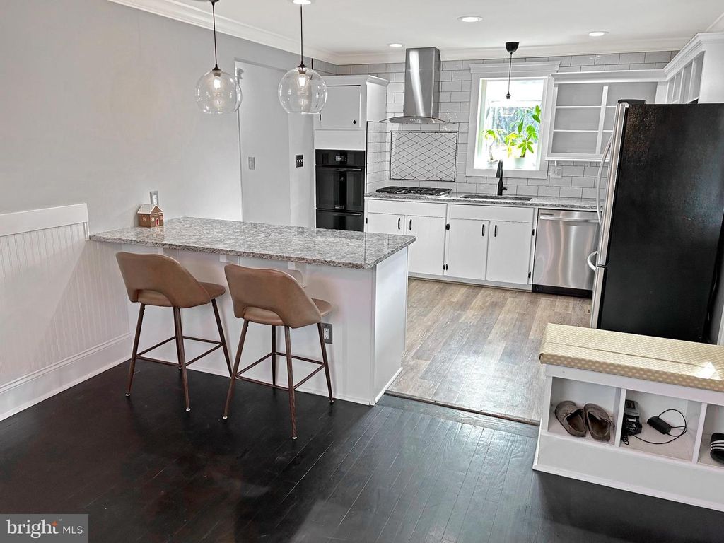 Image 9 of property listing at 10185 GREEN CLOVER DR, Ellicott City, MD 21042